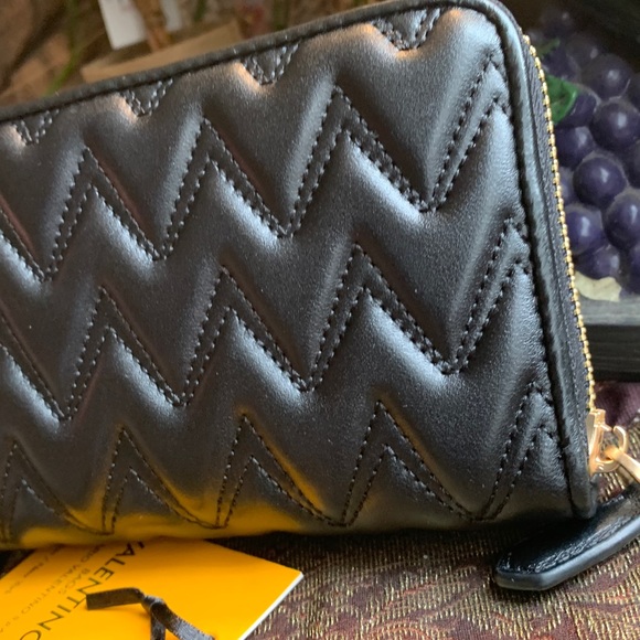 SALE🔥Authentic VALENTINO ROCKSTUDS spikes Quilted leather LG zip around wallet - Picture 13 of 16
